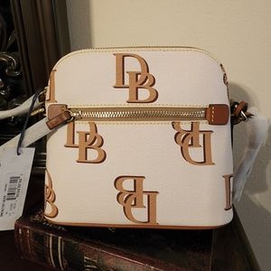 BRAND NEW WITH TAGS DOONEY & BOURKE BEIGE DOMED CROSSBODY PURSE